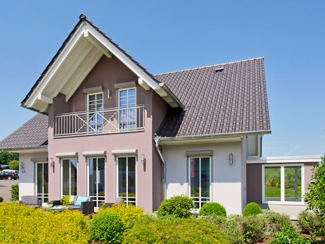 Einfamilienhaus Neunkhausen von Fingerhut Haus als schlüsselfertiges Fertighaus mit Satteldach und 133 m²